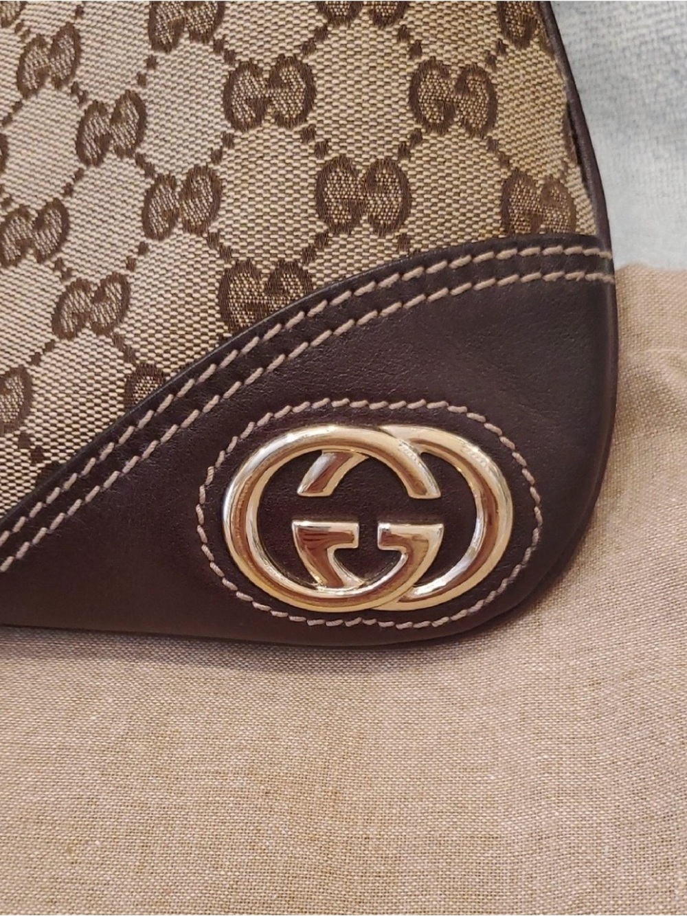 *Authentic* Gucci Beige Brown GG Canvas Shoulder Bag with Dark Brown Trim - Picture 2 of 14
